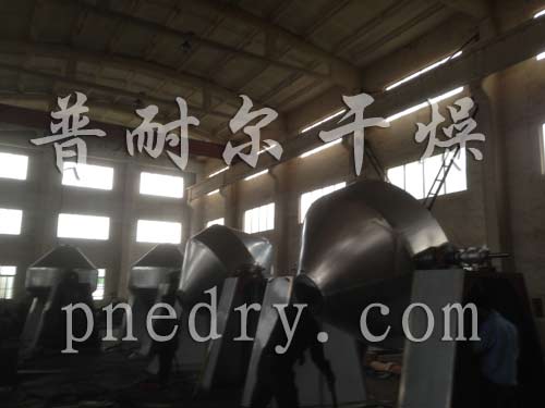 多台双锥真空干燥机制作现场